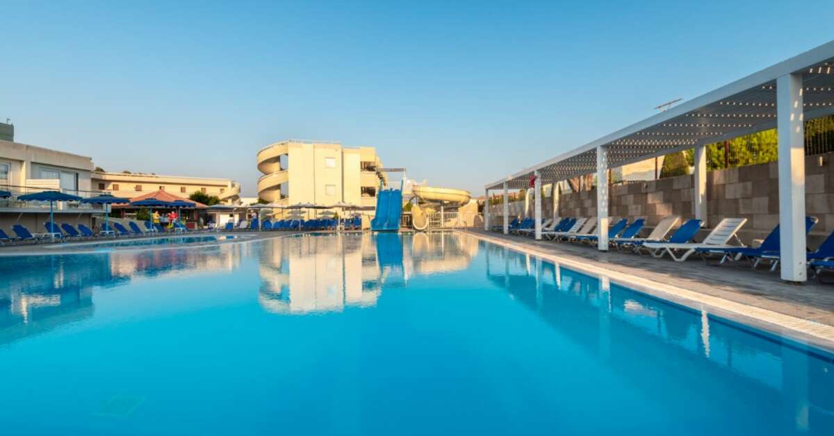 Een foto van het zwembad bij Delfinia Resort