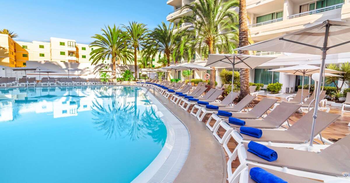 Een foto van het zwembad bij Hotel Akeah Broncemar