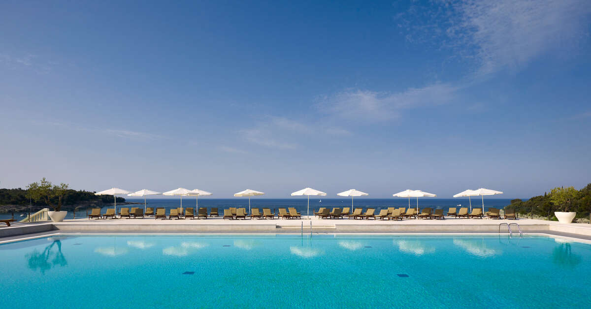 Een foto van het zwembad bij Verudela Beach & Villa Resort