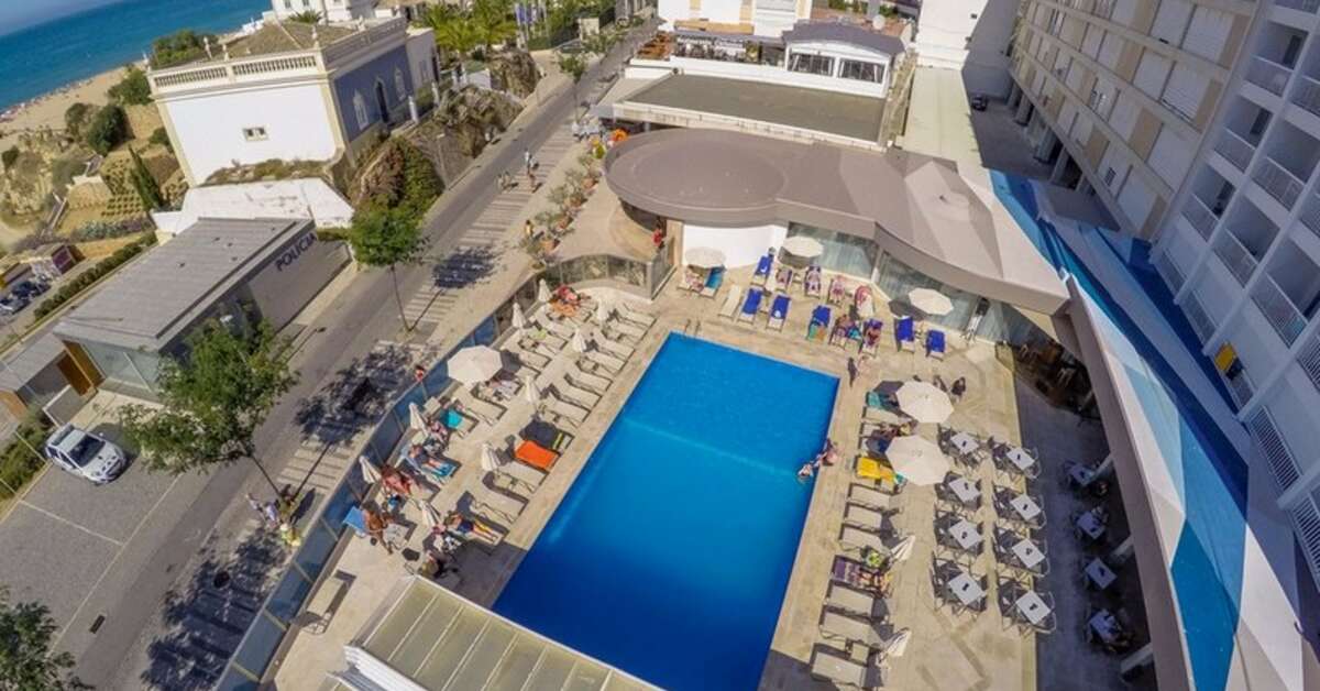 Een foto van het zwembad bij Jupiter Albufeira Hotel