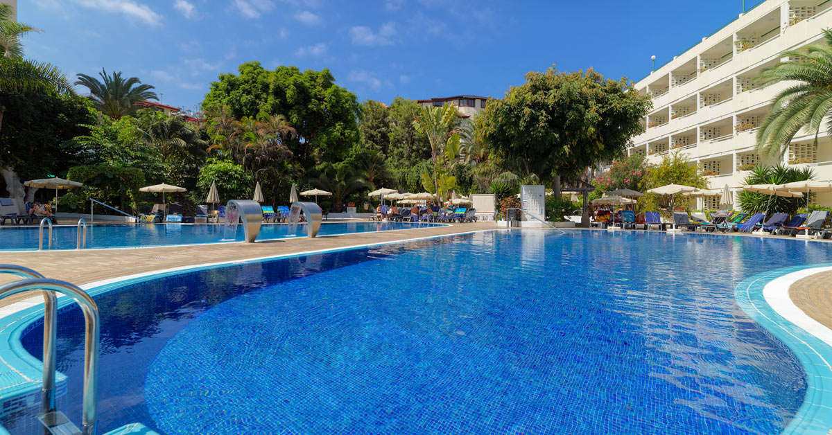 Een foto van het zwembad bij H10 Tenerife Playa