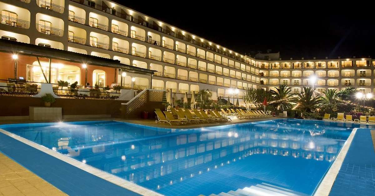 Ein Foto vom Pool im Delta Hotels Giardini Naxos