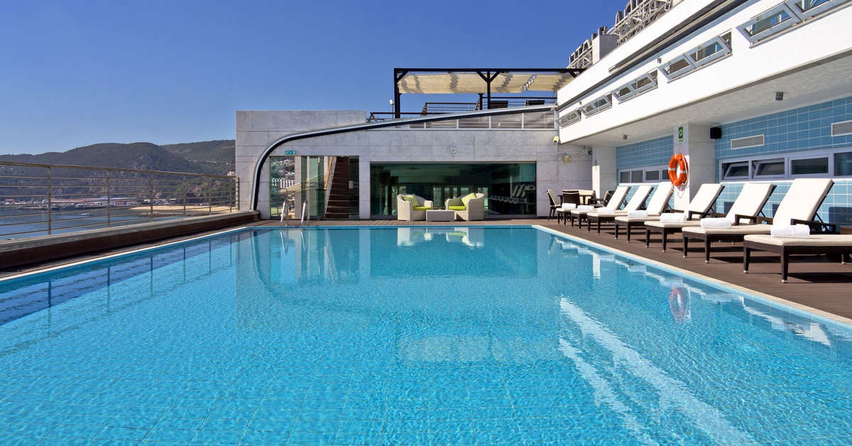 Een foto van het zwembad bij Sana Sesimbra Hotel