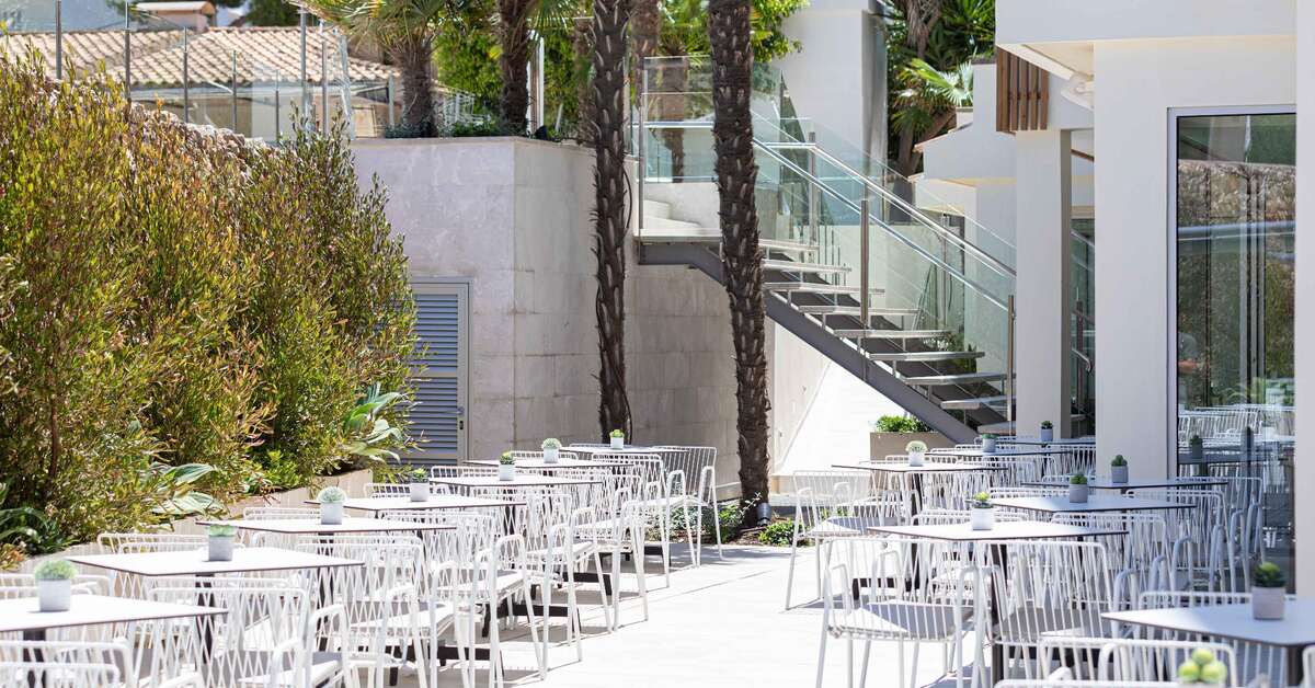 Ein Foto von der Terrasse im JS Portocolom Suites
