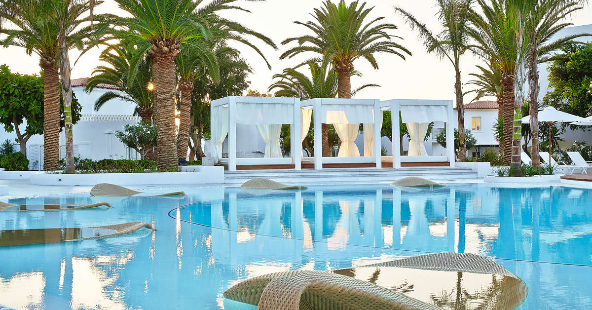 Een foto van het zwembad bij Grecotel Caramel Boutique Resort