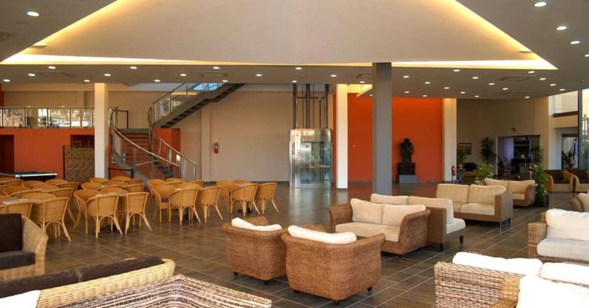 Een foto van het interieur van Aparthotel Xon's Playa