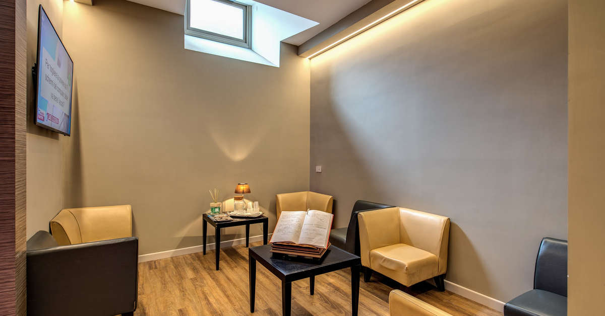Een foto van het interieur van Al Manthia Hotel