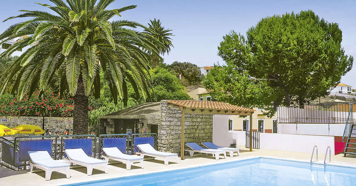 Ein Foto vom Pool im Praia Dourada Hotel
