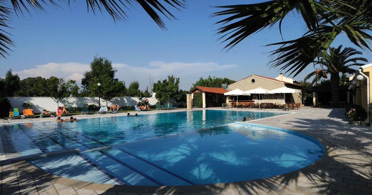Een foto van het zwembad bij Sunset Hotel Corfu