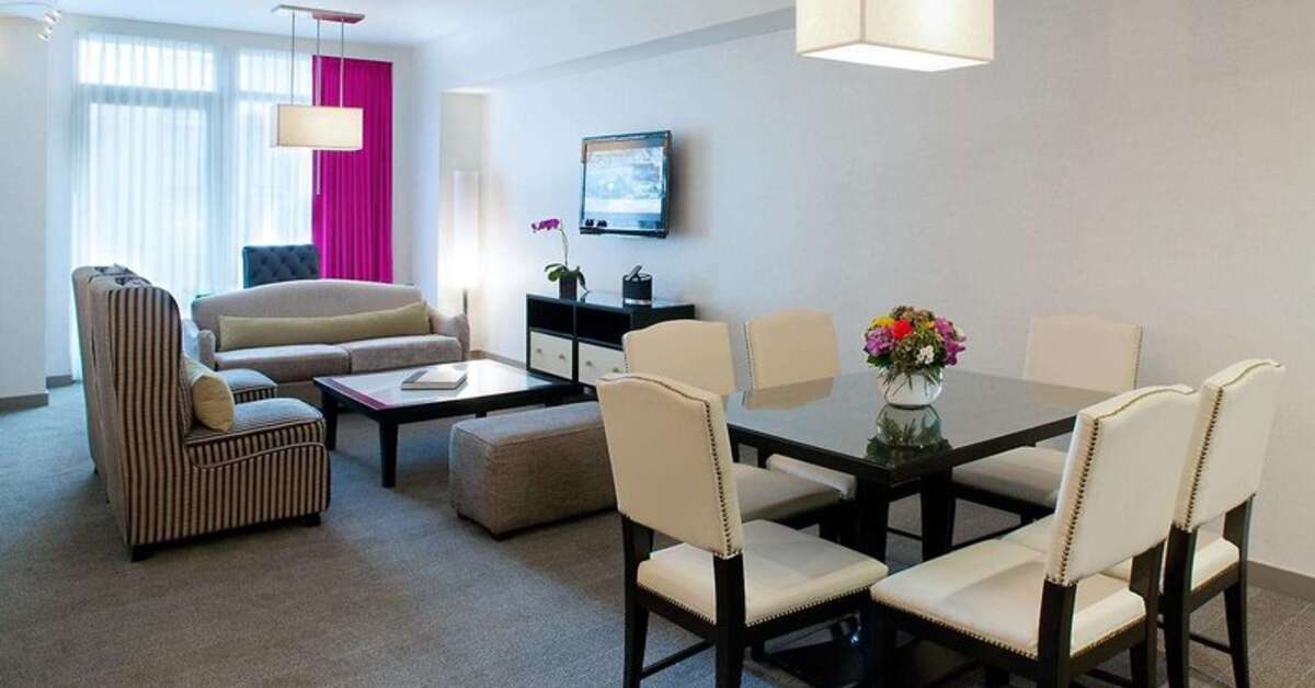 Een foto van Royalton Park Avenue