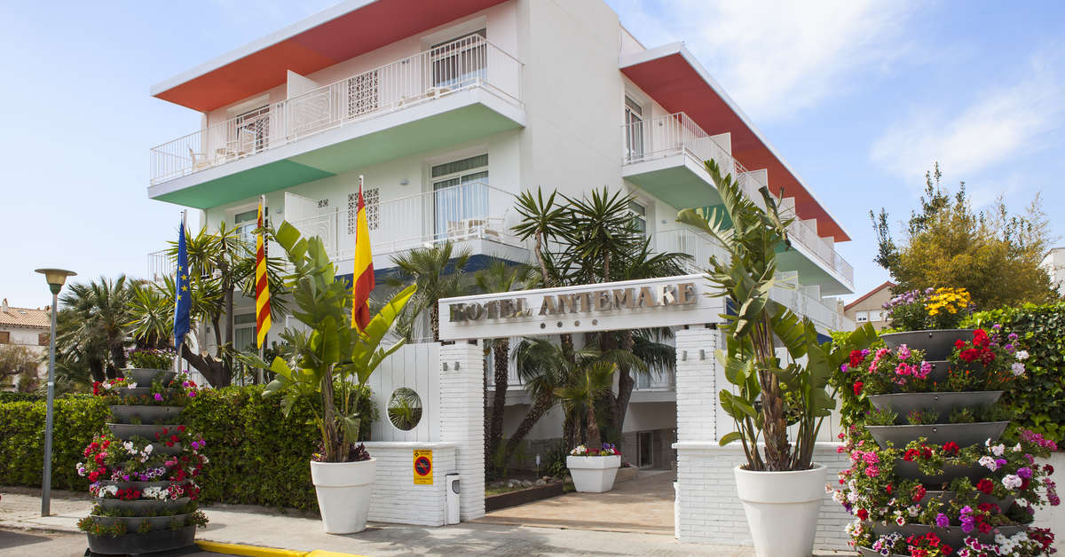 Een foto van de buitenkant van Hotel Ibersol Antemare Spa