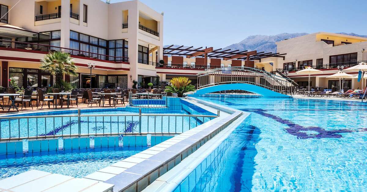 Ein Foto vom Pool im Vantaris Palace
