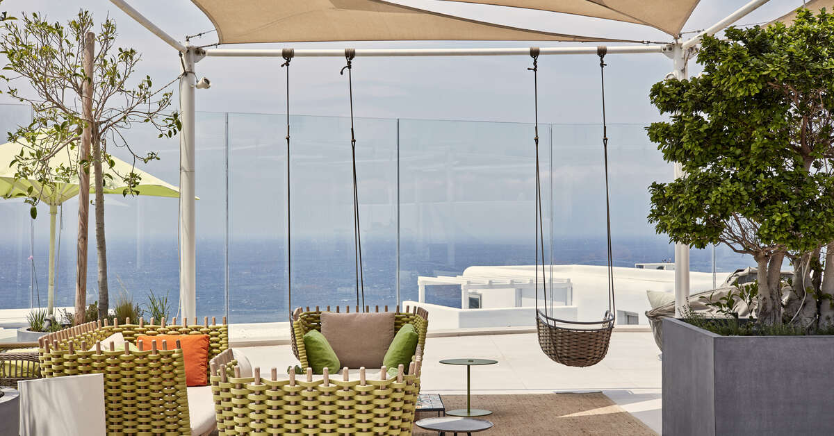 Ein Foto von der Außenansicht des Myconian Naia Luxury Suites