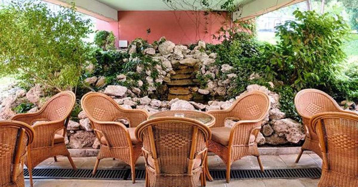 Een foto van het terras bij Park Hotel Odessos