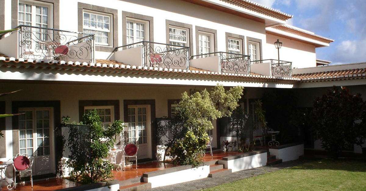Een foto van de buitenkant van Quinta Da Penha de Franca & Penha de Franca Mar