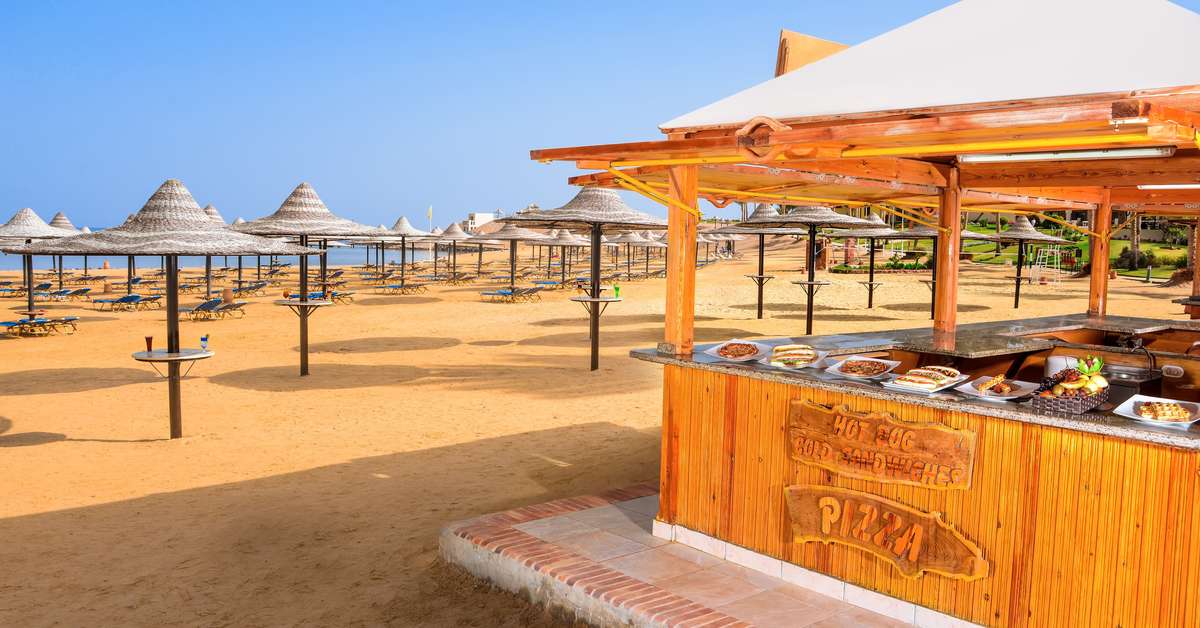 Een foto van het strand bij Jaz Lamaya Resort