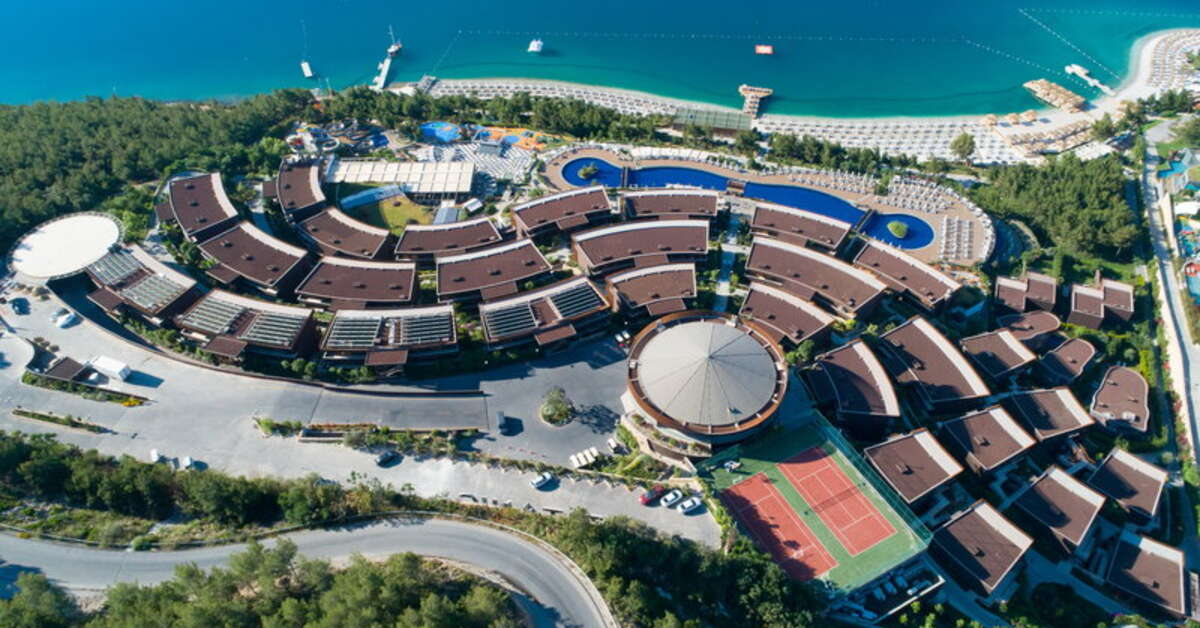 Een foto van de buitenkant van Titanic Luxury Collection Bodrum