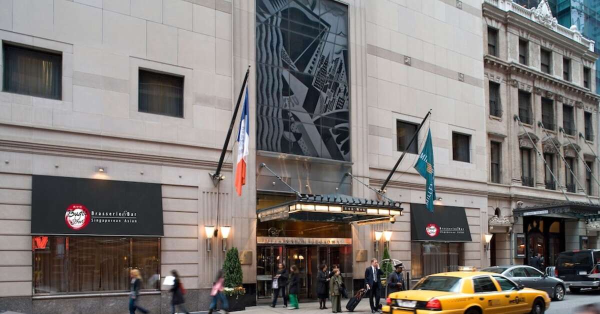 Een foto van de buitenkant van Millennium Broadway Hotel