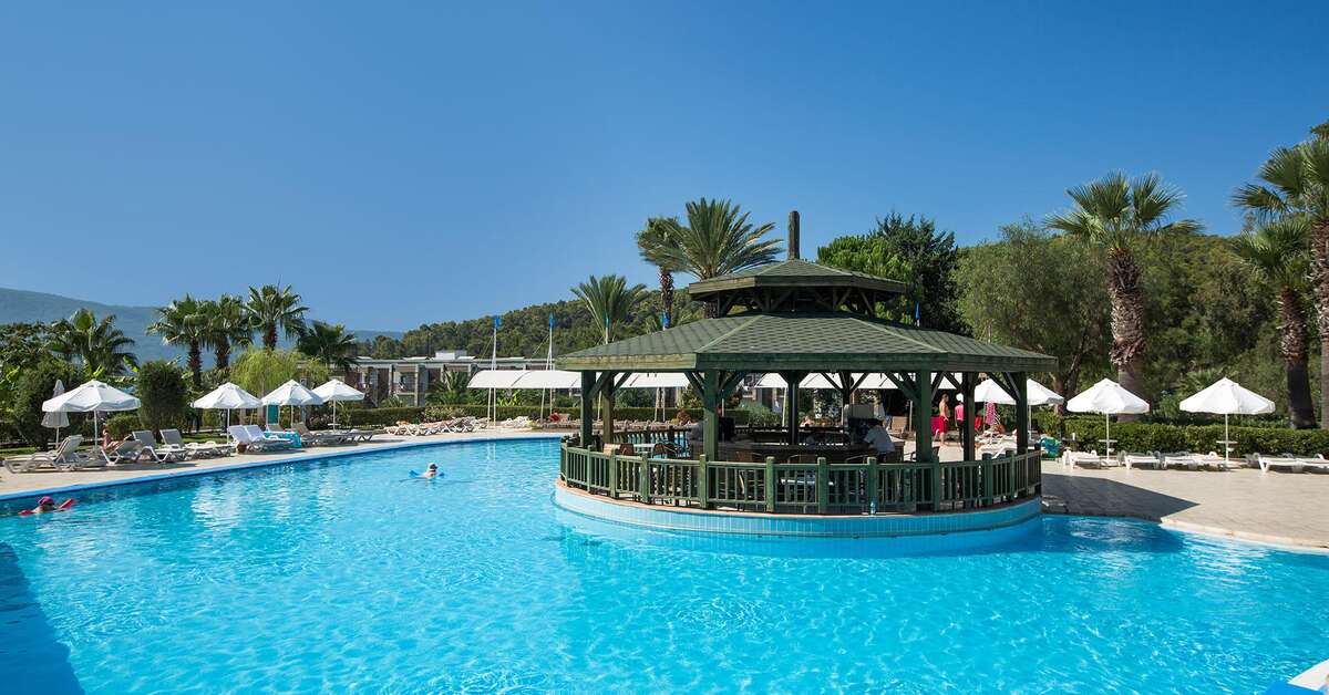 Een foto van het zwembad bij Green Bay Resort & Spa