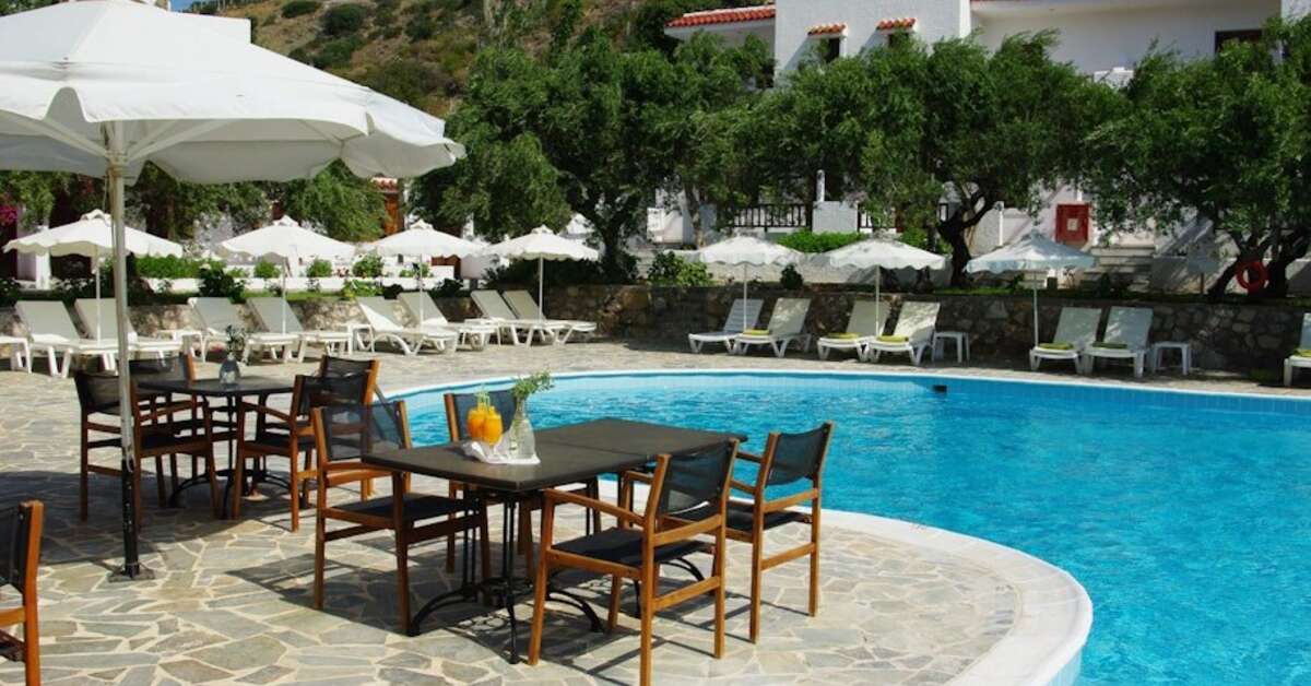 Een foto van het zwembad bij Astron Hotel Karpathos