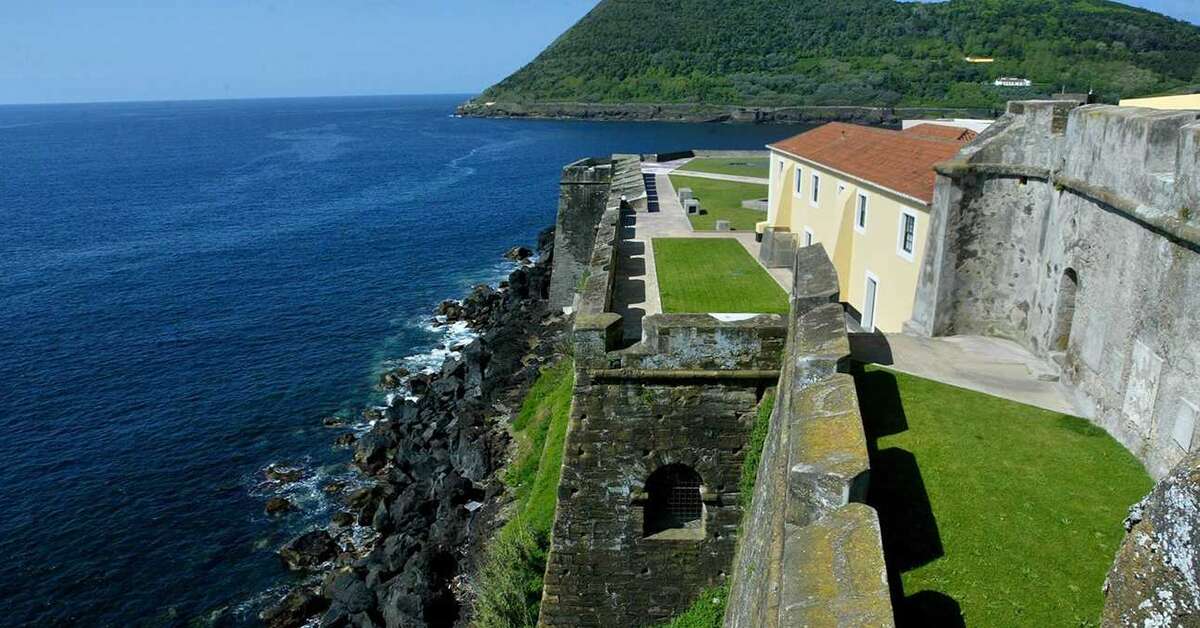 Een foto van de buitenkant van Pousada Forte Angra do Heroismo