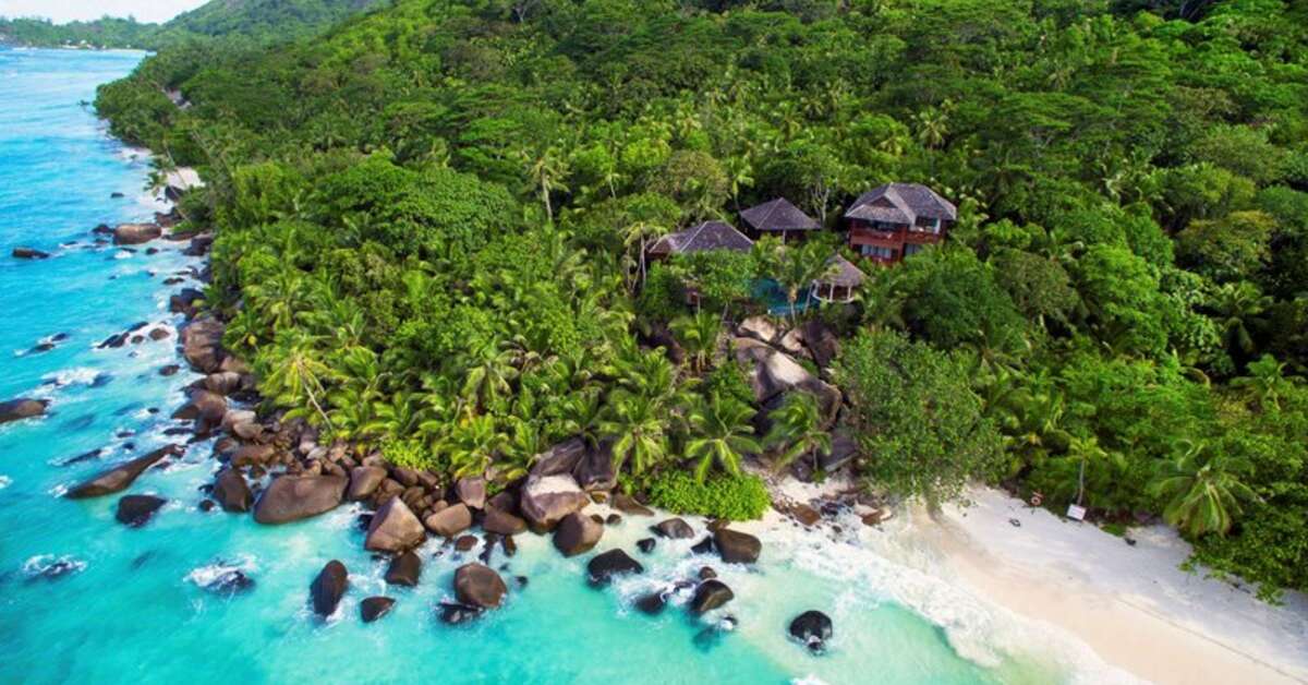 Een foto van het strand bij Hilton Seychelles Labriz Resort & Spa