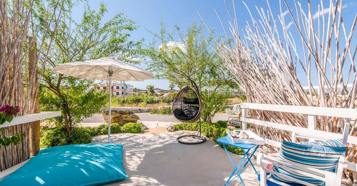 Een foto van het terras bij Kouros Exclusive Hotel