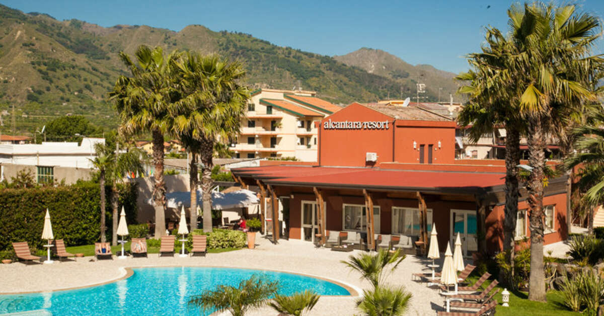 Een foto van het zwembad bij Hotel Alcantara Resort