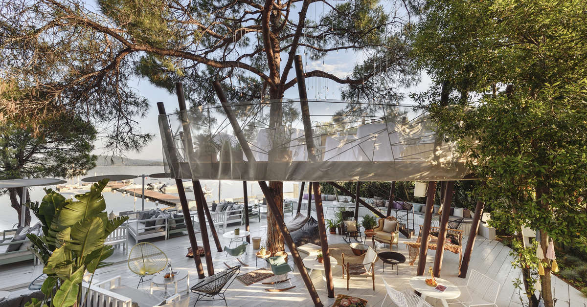 Een foto van het terras bij Ekies All Senses Resort