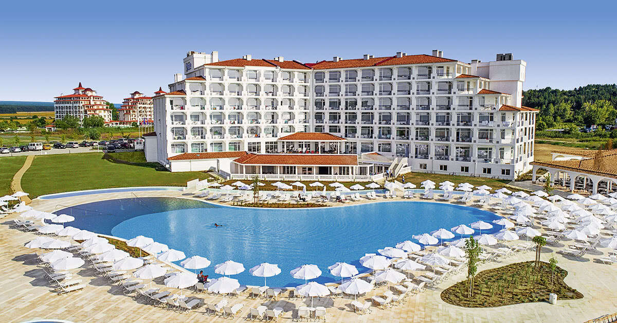 Een foto van het zwembad bij Sunrise Blue Magic Resort