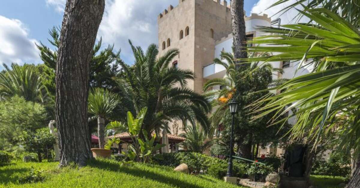 Ein Foto von der Terrasse im Secrets Mallorca Villamil Resort & Spa