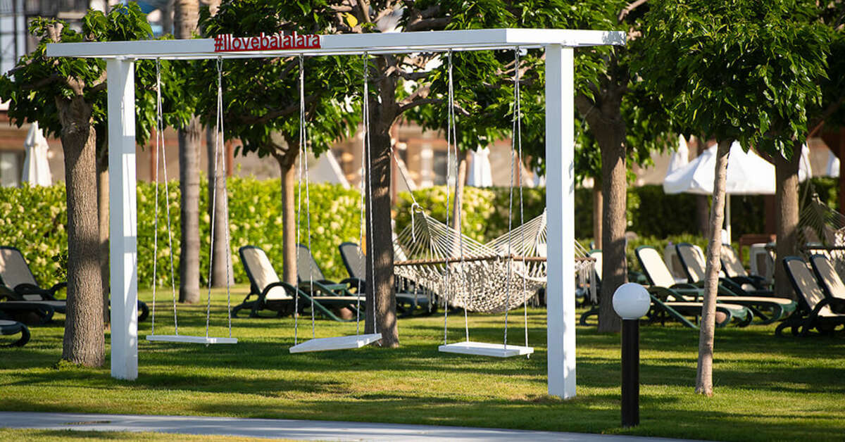 Een foto van het terras bij Hotel Baia Lara