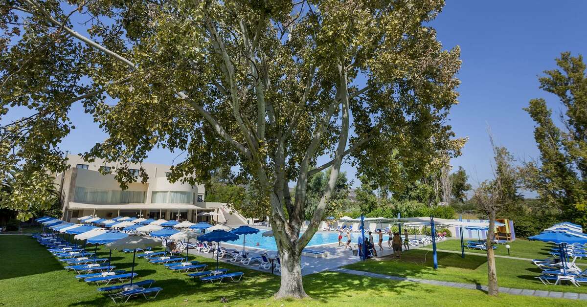 Een foto van het zwembad bij Blue Sea Holiday Village