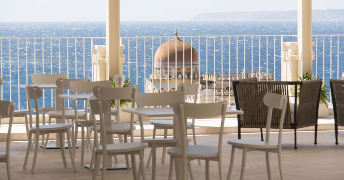 Een foto van het terras bij Est Hotel