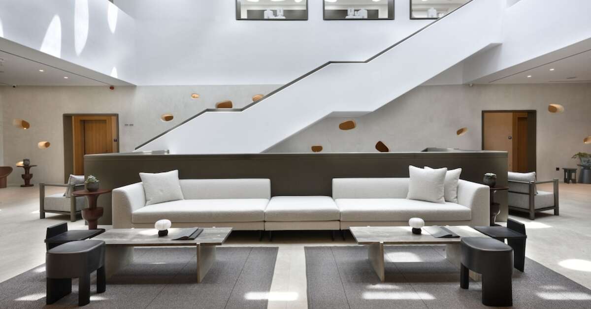 Een foto van het interieur van Aeonic Suites & Spa