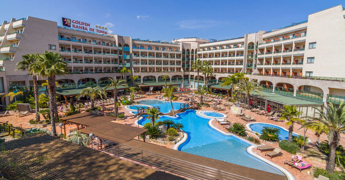 Ein Foto von der Außenansicht des Golden Bahia de Tossa & Spa