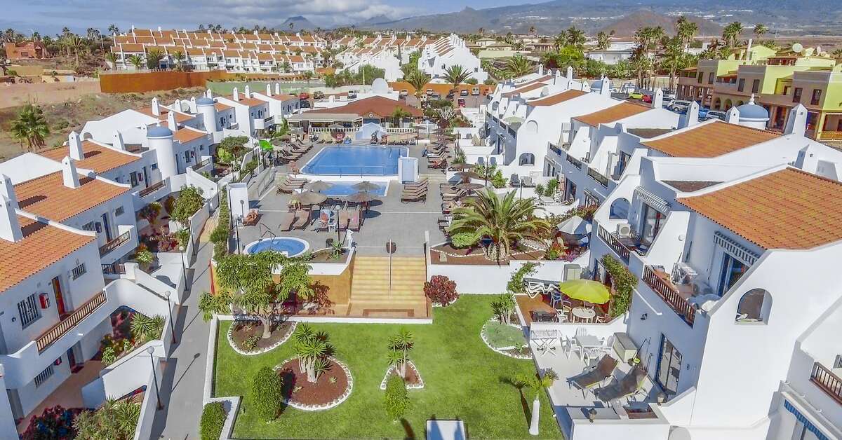 Een foto van de buitenkant van Sunset View Club by Diamond Resorts