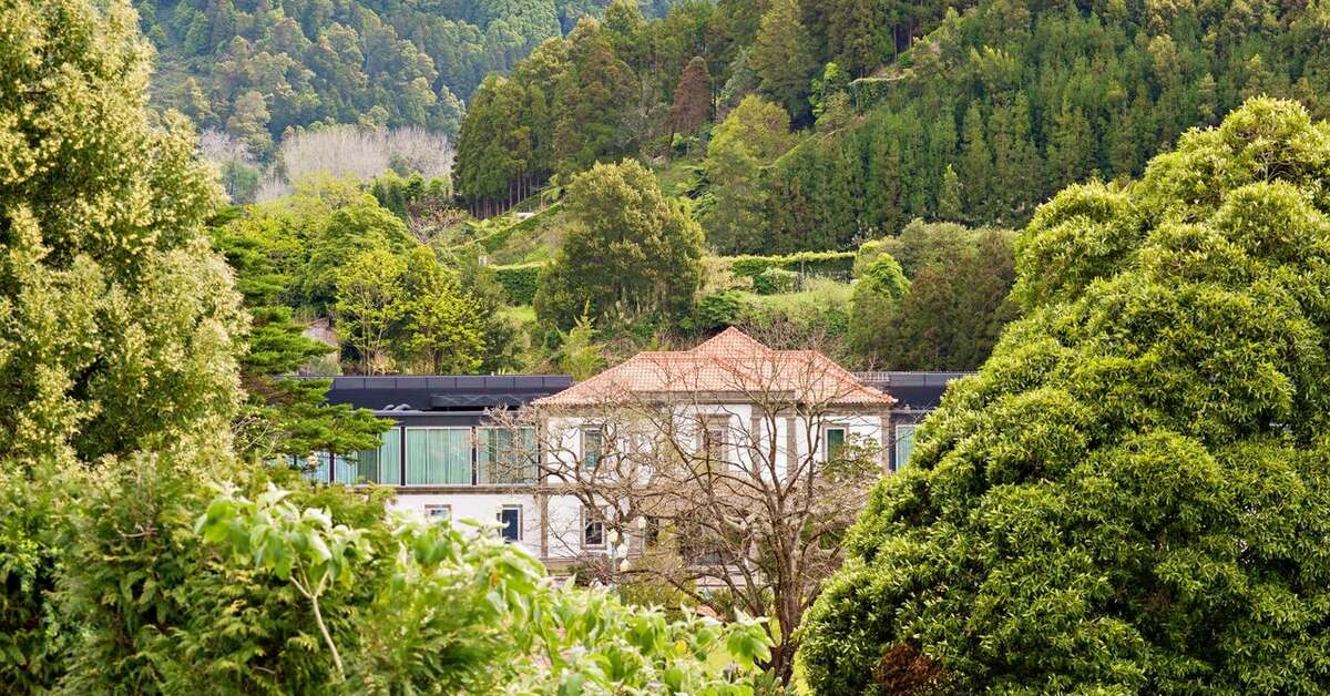 Een foto van de buitenkant van Furnas Boutique Hotel