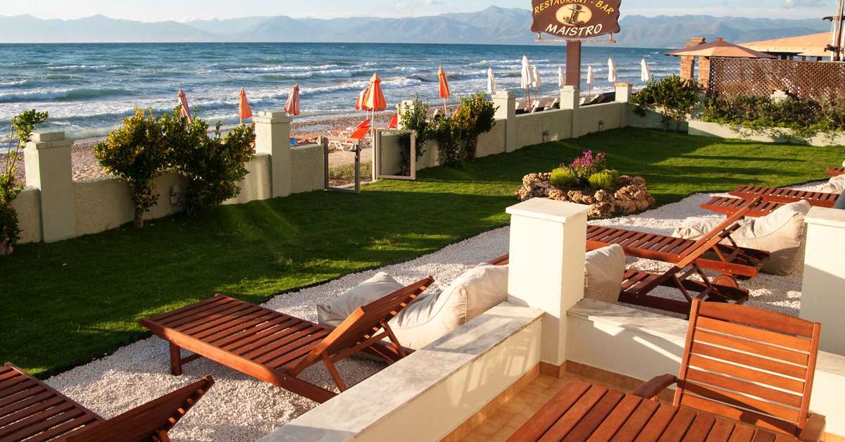 Een foto van het terras bij Cressida Seaside Appartementen