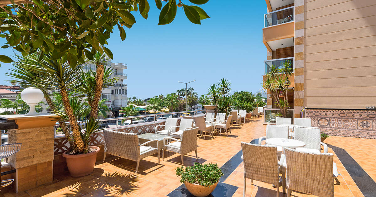 Ein Foto von der Terrasse im TAC Premier Hotel & Spa