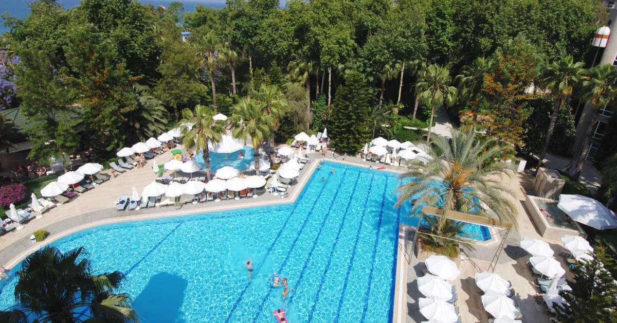 Ein Foto vom Pool im Botanik Hotel & Resort