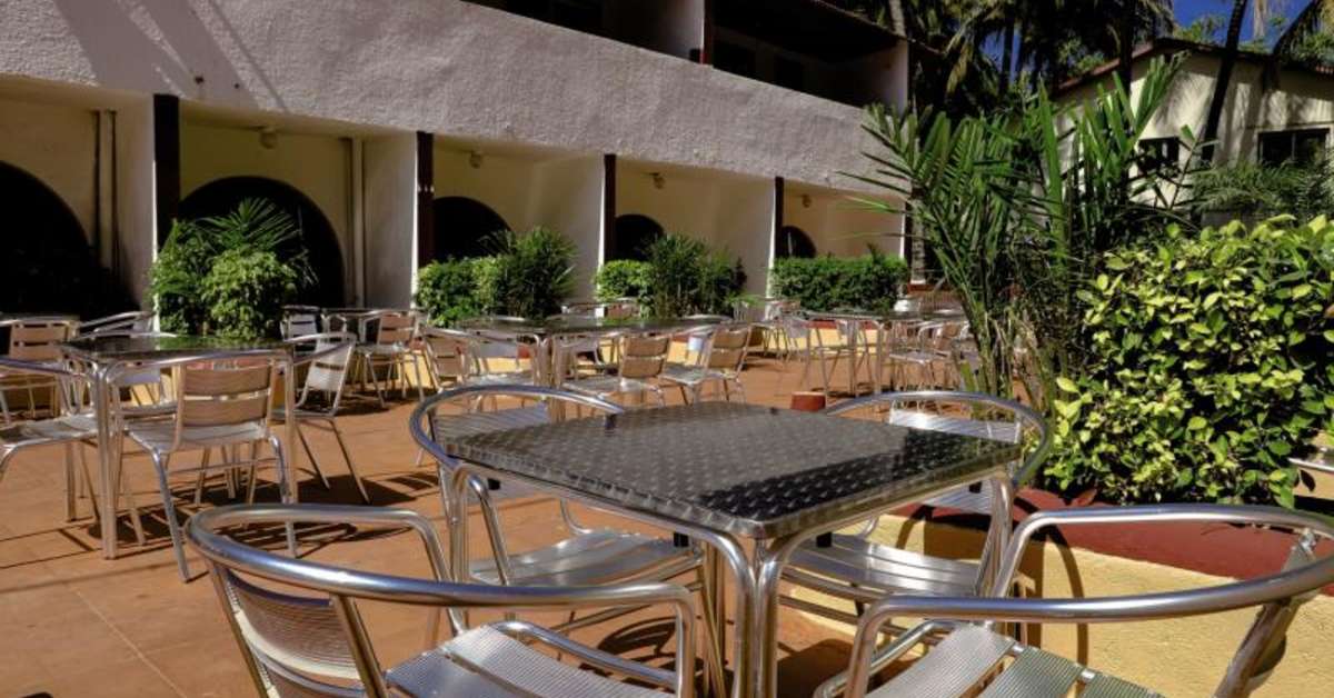 Een foto van het terras bij Badala Park Hotel