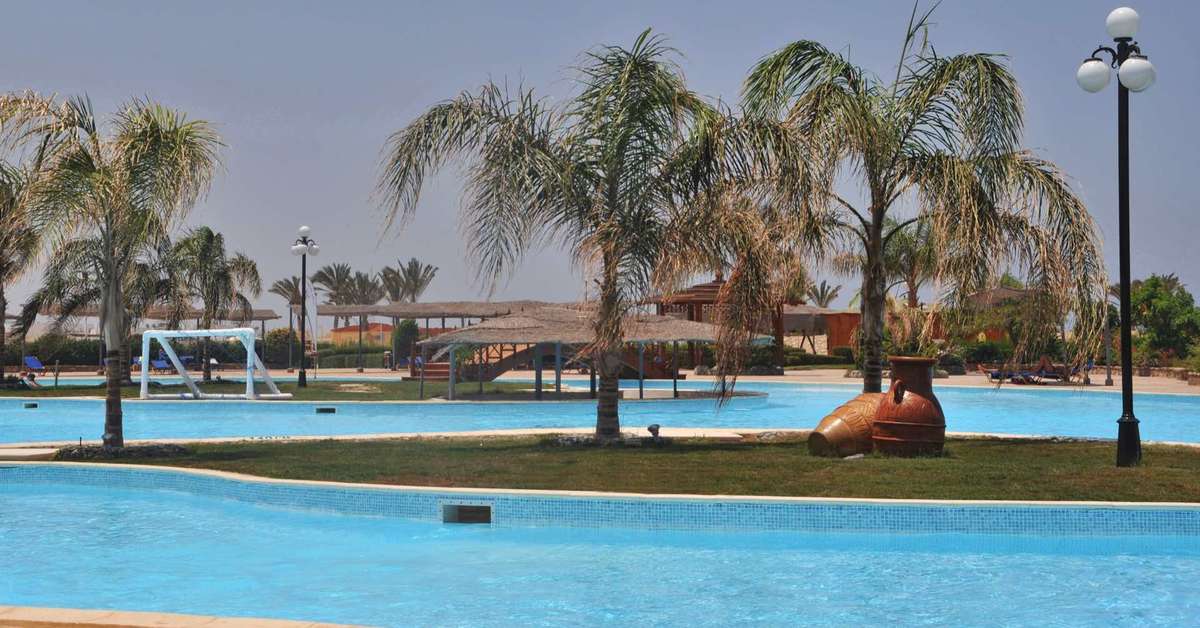 Een foto van het zwembad bij Malikia Resort Abu Dabbab