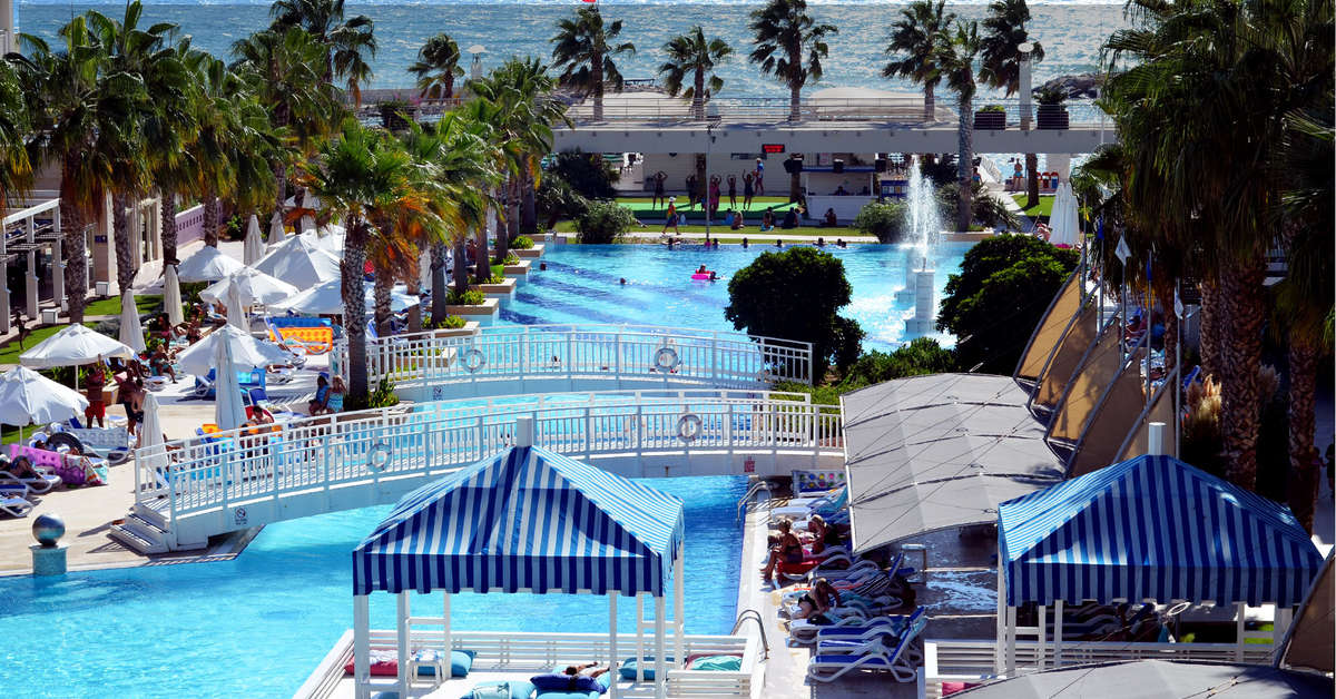Een foto van het zwembad bij La Blanche Resort & Spa
