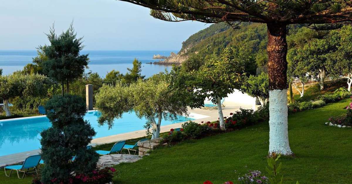 Een foto van het zwembad bij Lichnos Beach Hotel & Suites