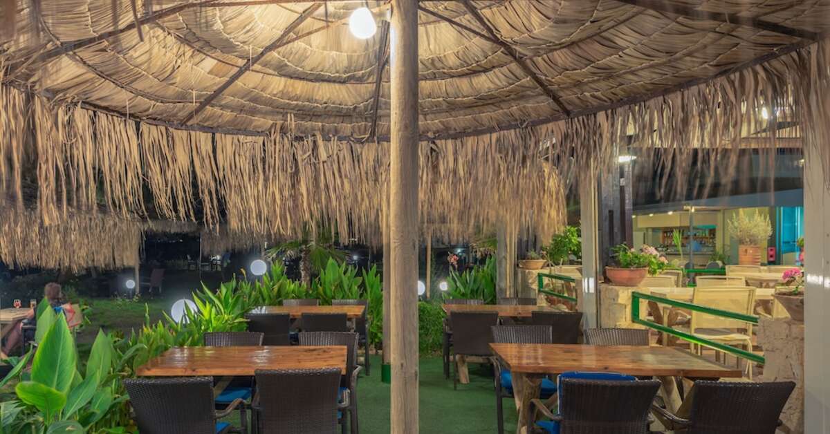 Een foto van het terras bij Erato Beach Hotel