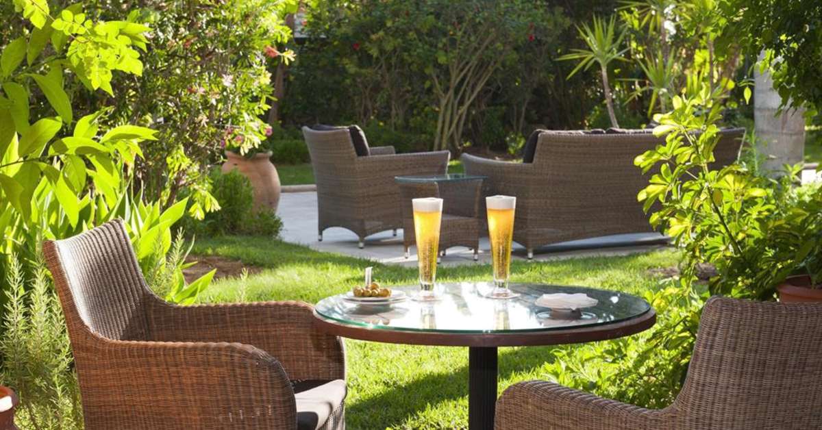 Een foto van het terras bij Hipotels Barrosa Palace & Spa