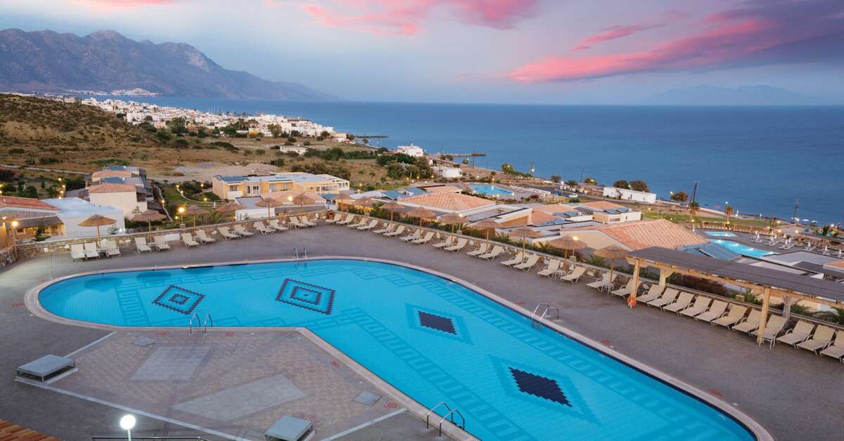 Een foto van het zwembad bij Grand Blue Beach Hotel