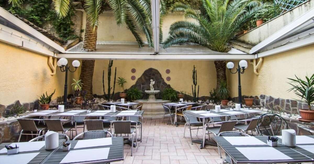Een foto van het terras bij Hotel Verona
