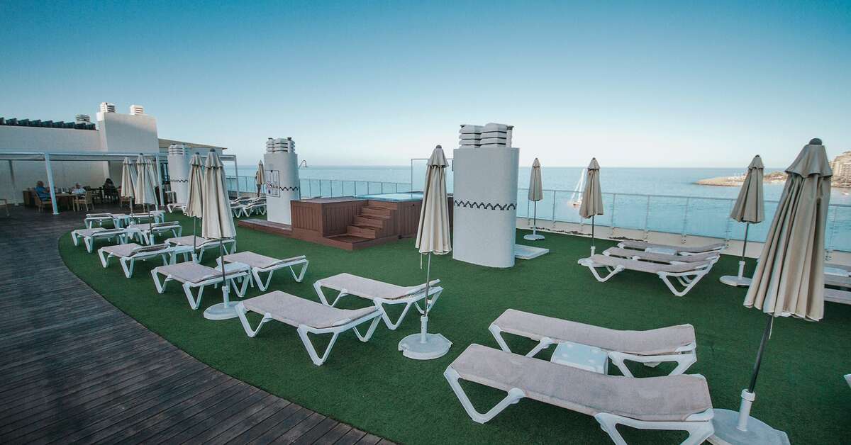 Een foto van het terras bij Appartementen Servatur Green Beach